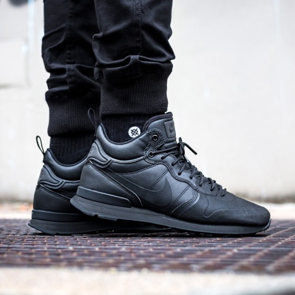 nike internationalist utility black